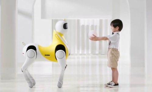 小鹏发布全球首款智能机器马：功能强大 真的能骑