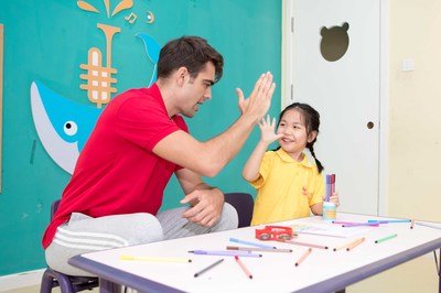 幼儿英语启蒙亲子互动游戏