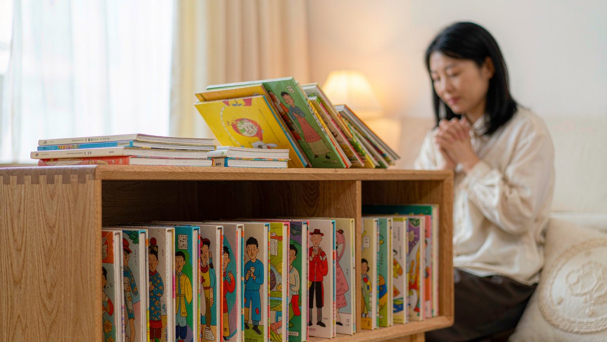 绘本买回来孩子不翻，多半是书摆的地方不对