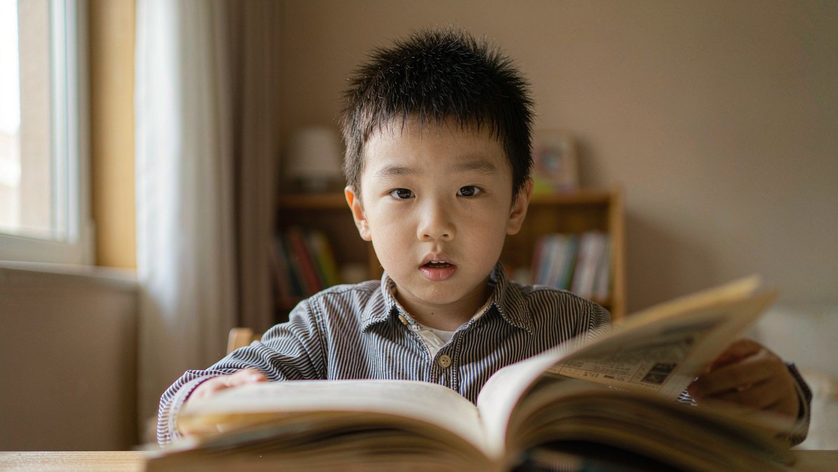 从绘本过渡到章节书，孩子一看字多就摇头怎么办